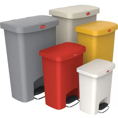 Trust Svelte® Step-On Containers With Front Pedal Beige HDPE 30ltr 42.5x27.1x53.6 cm